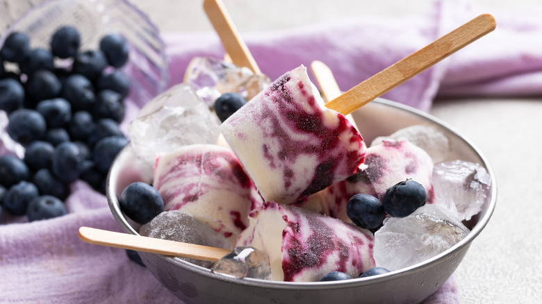 Homemade Greek frozen yogurt bars