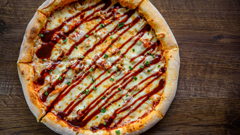 bbq chicken pizza on wooden table