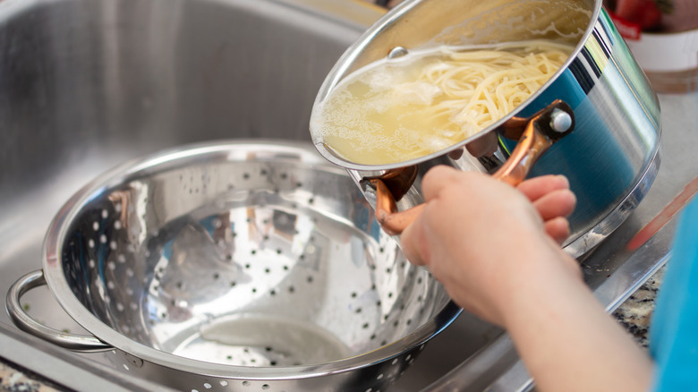 Straining pasta