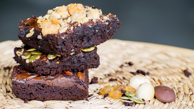 Brownies with almonds and pistachios 