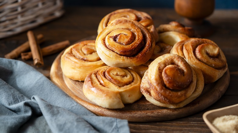 Plate of fresh cinnamon rolls