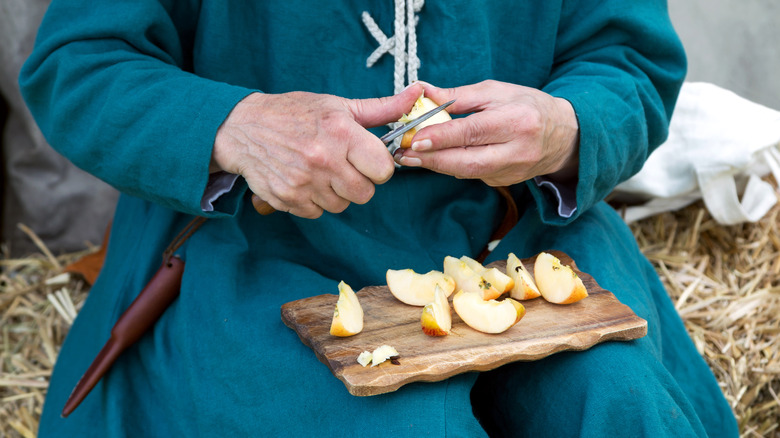woman slicing apples