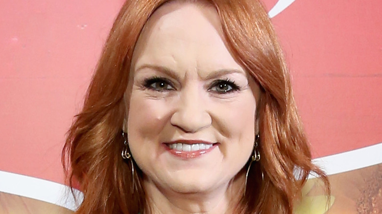 https://www.thedailymeal.com/img/gallery/the-hot-sauce-brand-ree-drummond-cant-stop-using/intro-1667333050.jpg