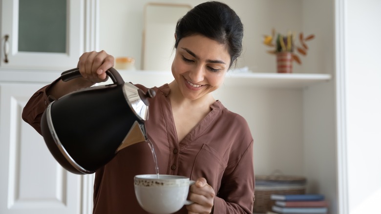 The Hot Water Trick That Prevents Your Cup Of Coffee From Cooling Down