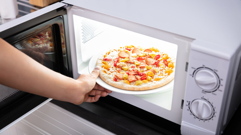 Making pizza in microwave