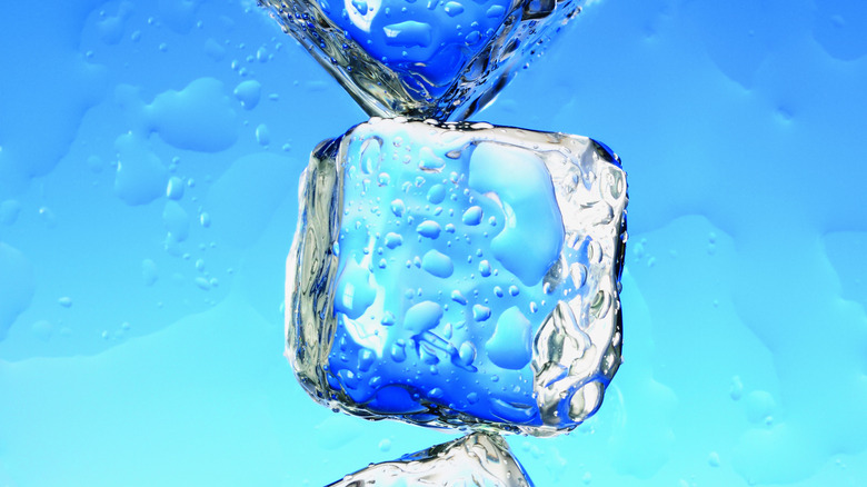 Falling ice cubes 