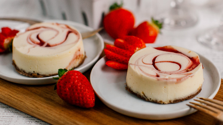 mini strawberry cheesecake