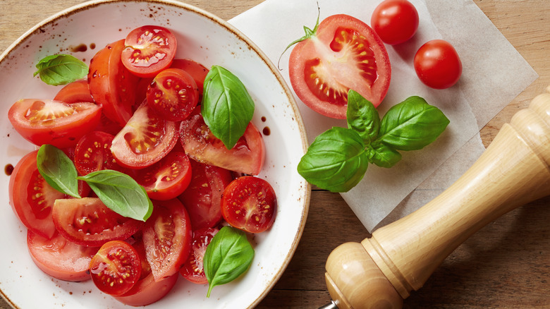 fresh sliced tomatoes