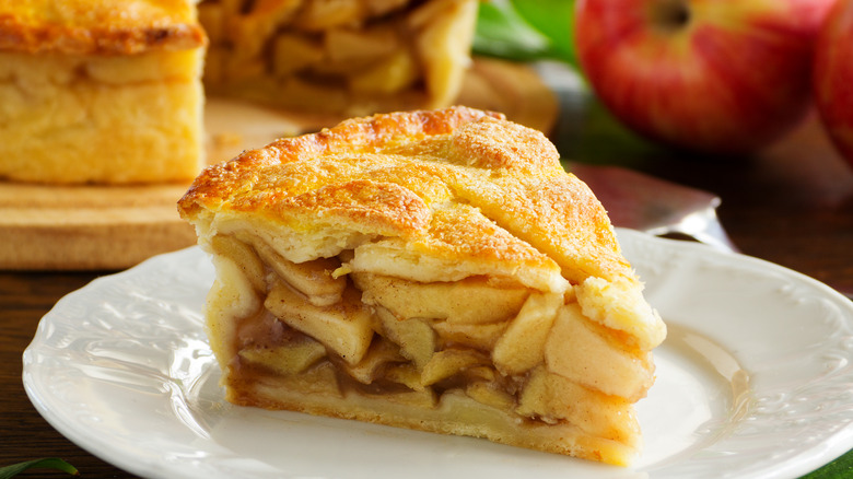 Apple pie slice