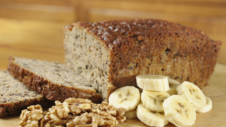 banana bread with bananas and walnuts