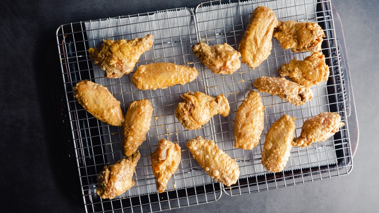 Marinated, dusted chicken wings