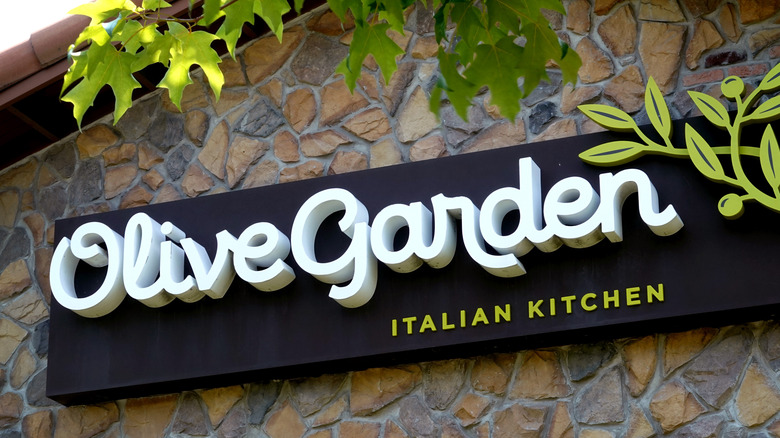 Olive Garden sign