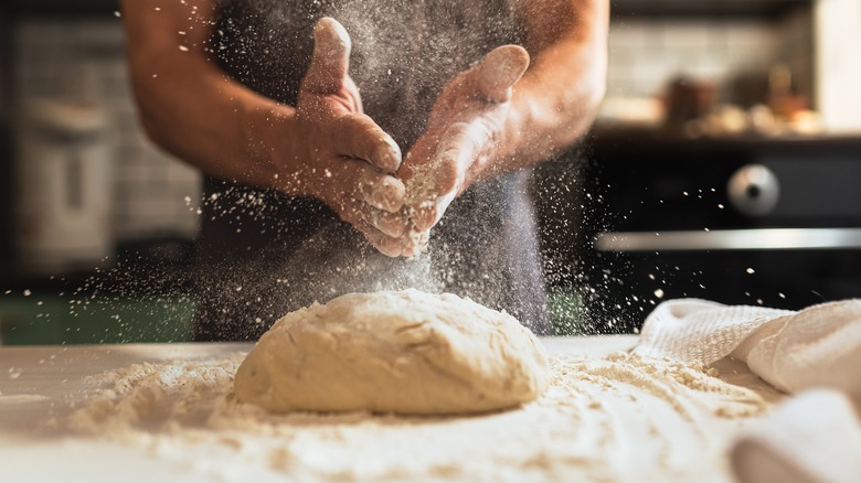 Preparing pasta dough by hand