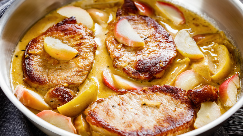 Pork chops and apples in pan