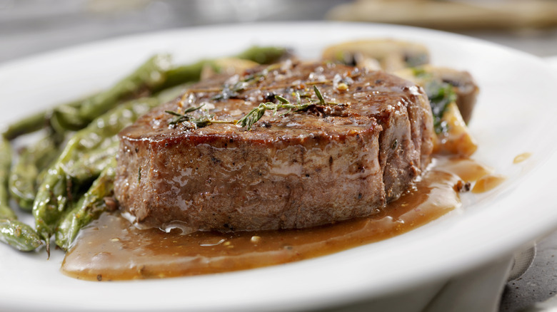 Steak with asparagus and gravy