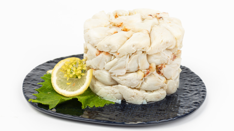 crab meat with lemon