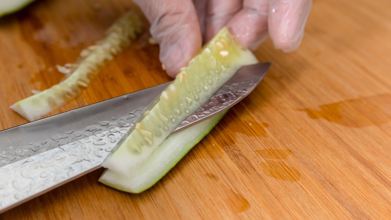 Slicing seeds from cucumber