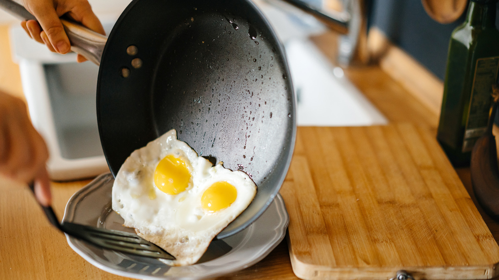 The Effortless Foil Hack For A Non-Stick Cooking Experience