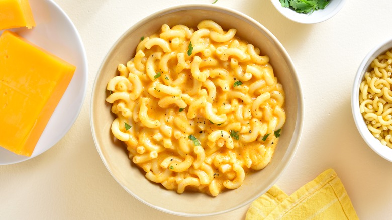 mac and cheese with sides