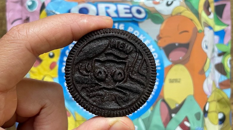 Pokémon Oreo cookie ft. Mew