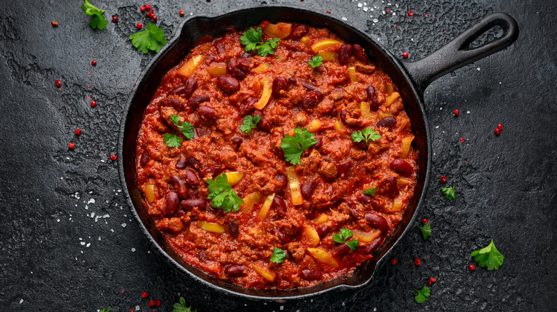 chili con carne in a black pot