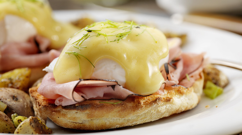 Eggs Benedict with ham