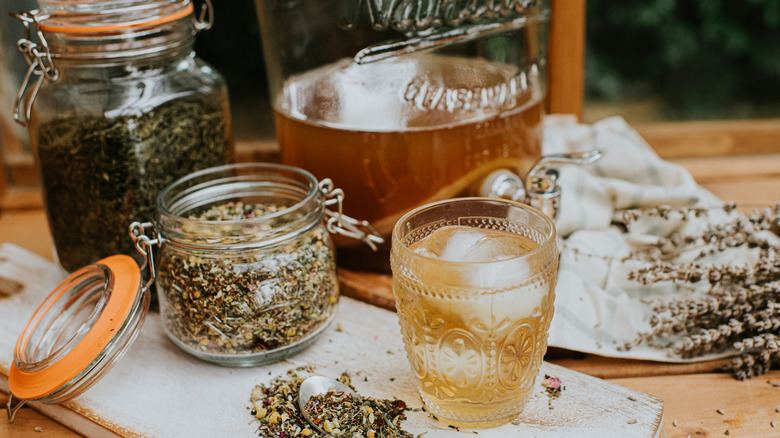 Loose leaf and iced tea