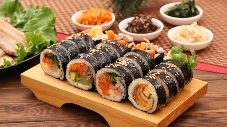 sliced kimbap with sides