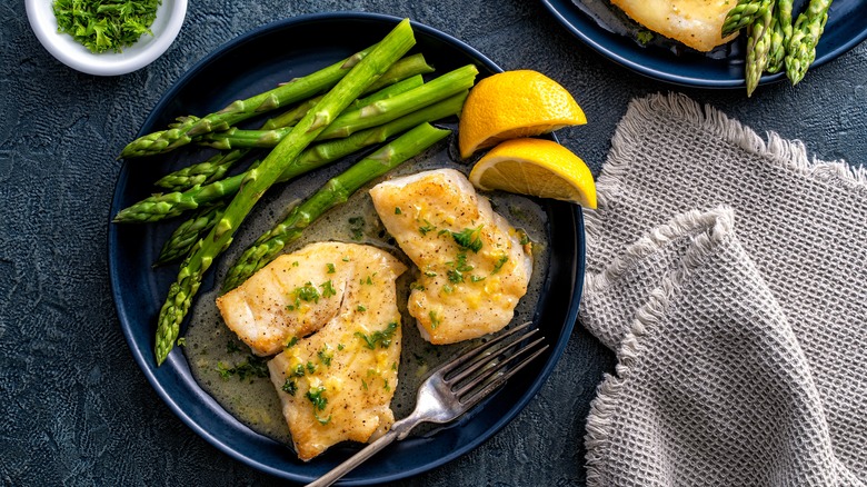 Seared halibut with asparagus