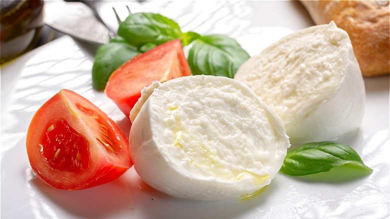 Fresh mozzarella with sliced tomato