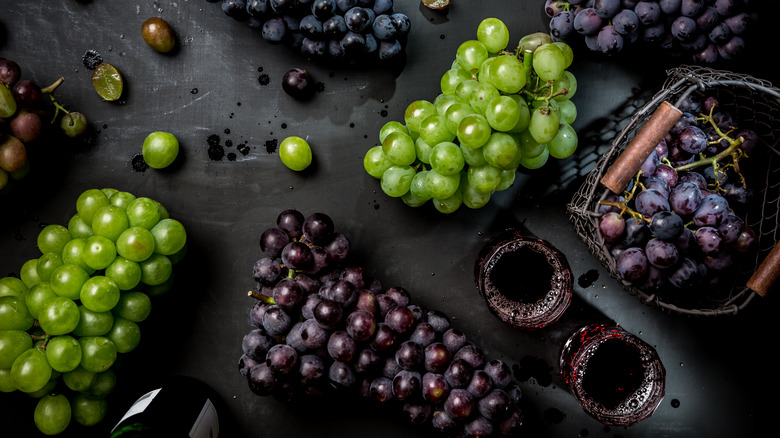 Green and purple grapes