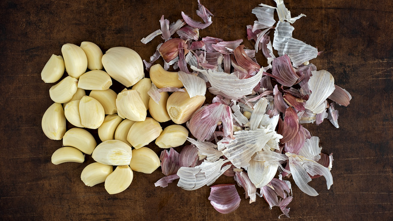 Peeled cloves of garlic