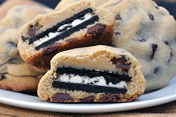 Oreo-Stuffed Chocolate Chip Cookies 