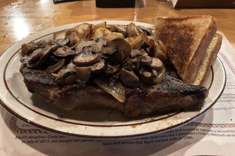 South Dakota: Cattleman's Club Steakhouse (Pierre)