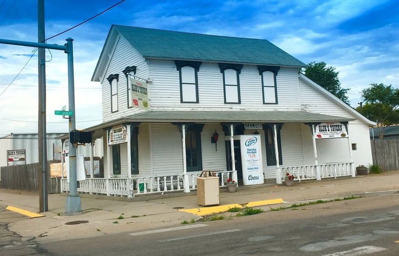 Nebraska: Glur's Tavern (Columbus) 