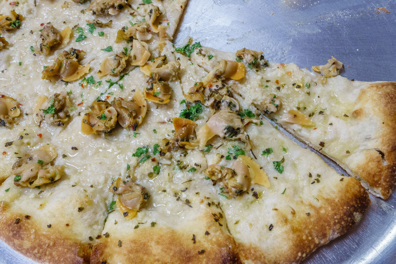 Connecticut: White clam pie 