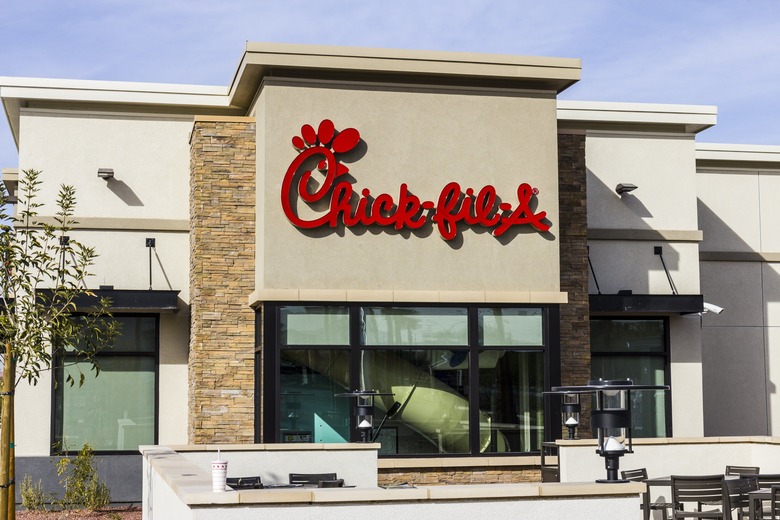 Chick-fil-A Employees Learn Sign Language to Celebrate Co-Worker's Birthday