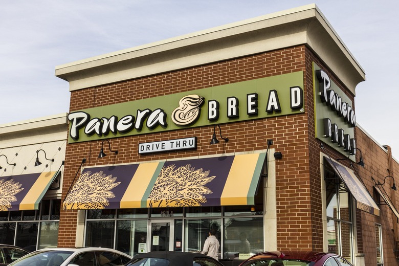 Little Girl Joins Police Officer Eating Alone at Panera