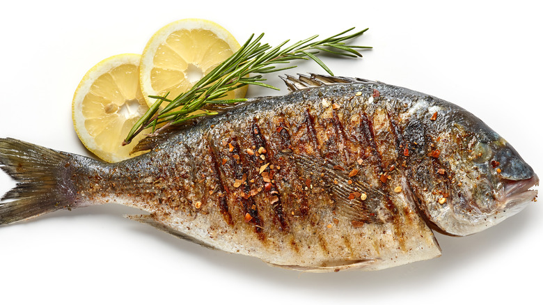 Fish with lemon and rosemary