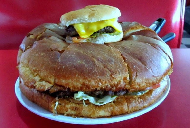 Arkansas: Hubcap Burger, Ed Walker's Drive-In (Fort Smith) 