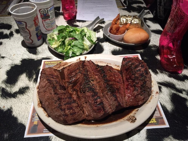 Texas: 72-Ounce Steak, The Big Texan Steak Ranch (Amarillo) 