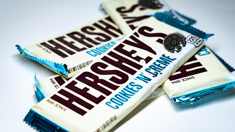 Hershey's Cookies 'n' Creme bars