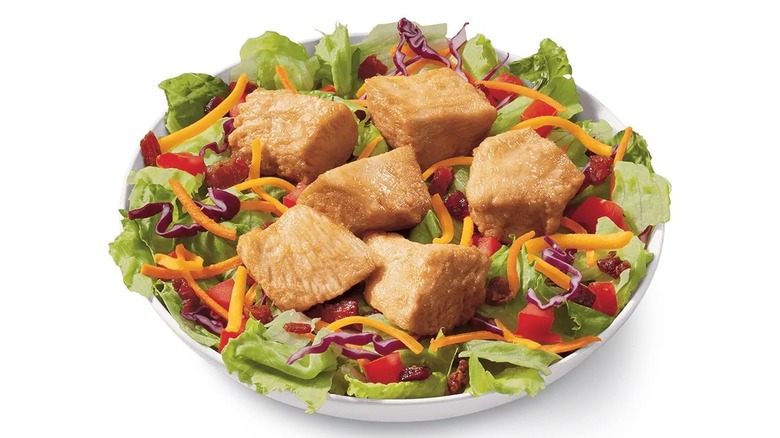 salad with grilled chicken pieces