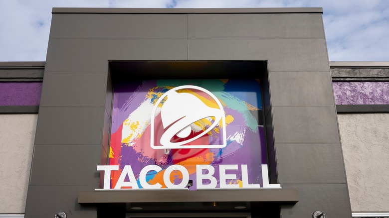 Taco Bell store sign