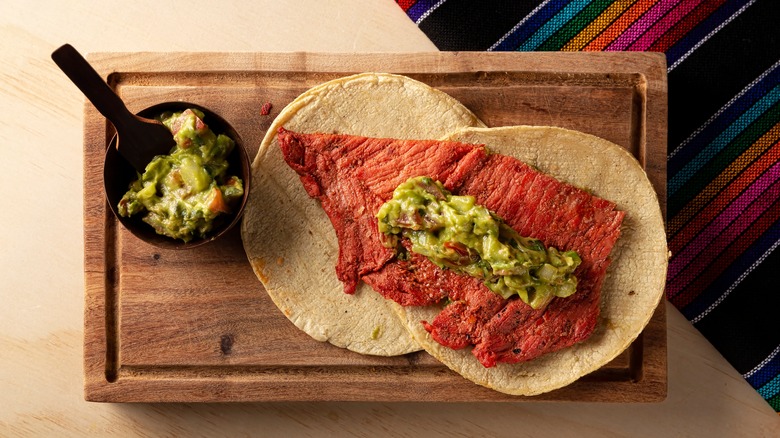 Cecina on tortillas with guacamole