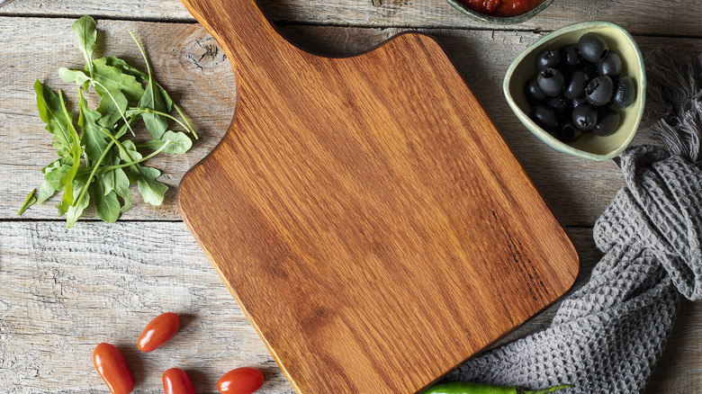 Make Any Cutting Board Non-Slip with This Easy Hack « Food Hacks