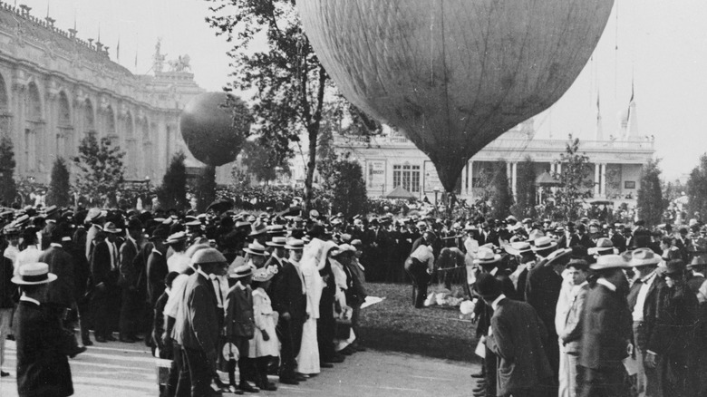 crowd at 1904 st louis world fair