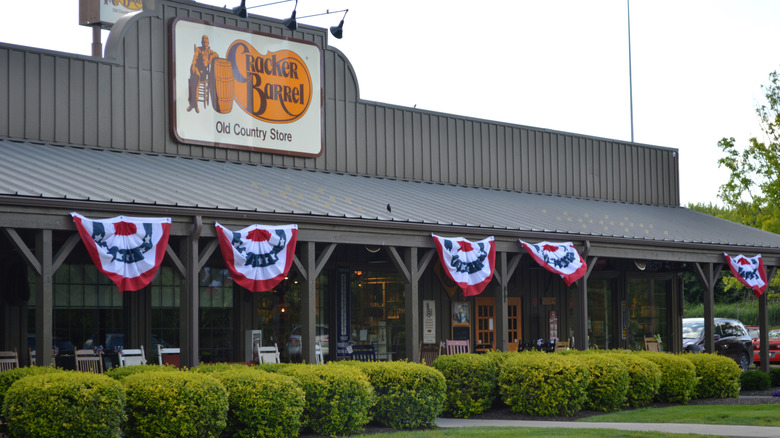 Cracker Barrel storefront