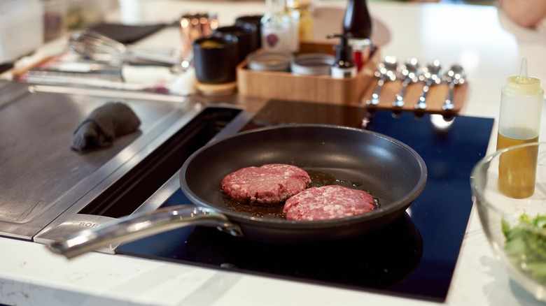 How To Cook The Perfect Burger On The Stove 