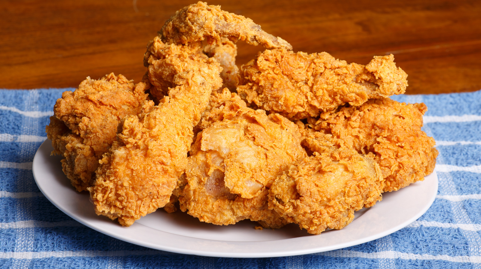 The Oil Swap You Need To Make For The Most Flavorful Fried Chicken